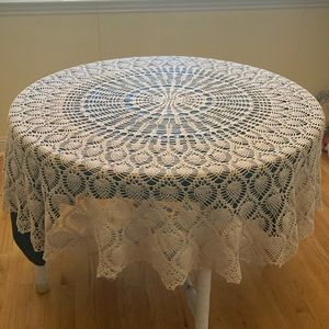 Vintage hand crocheted circle pineapple design tablecloth